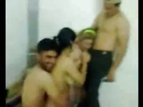 عروسک سکسی مراقب است ...